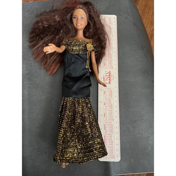 DARK COMPLECTED FEMALE MATTEL BARBIE? BROWN EYES WAVY HAIR - Picture 2 of 5